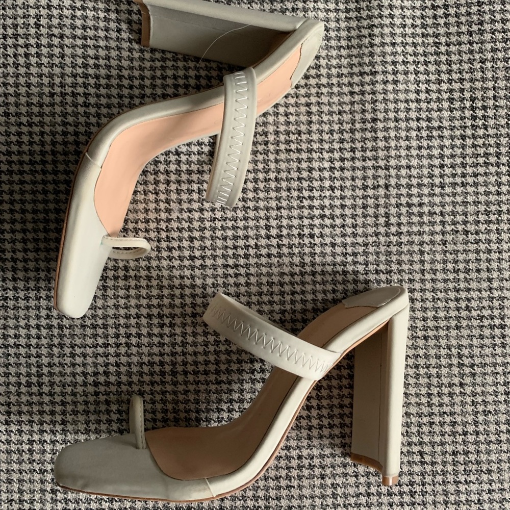 Tony Bianchi thick rounded heel shoes w toe strap